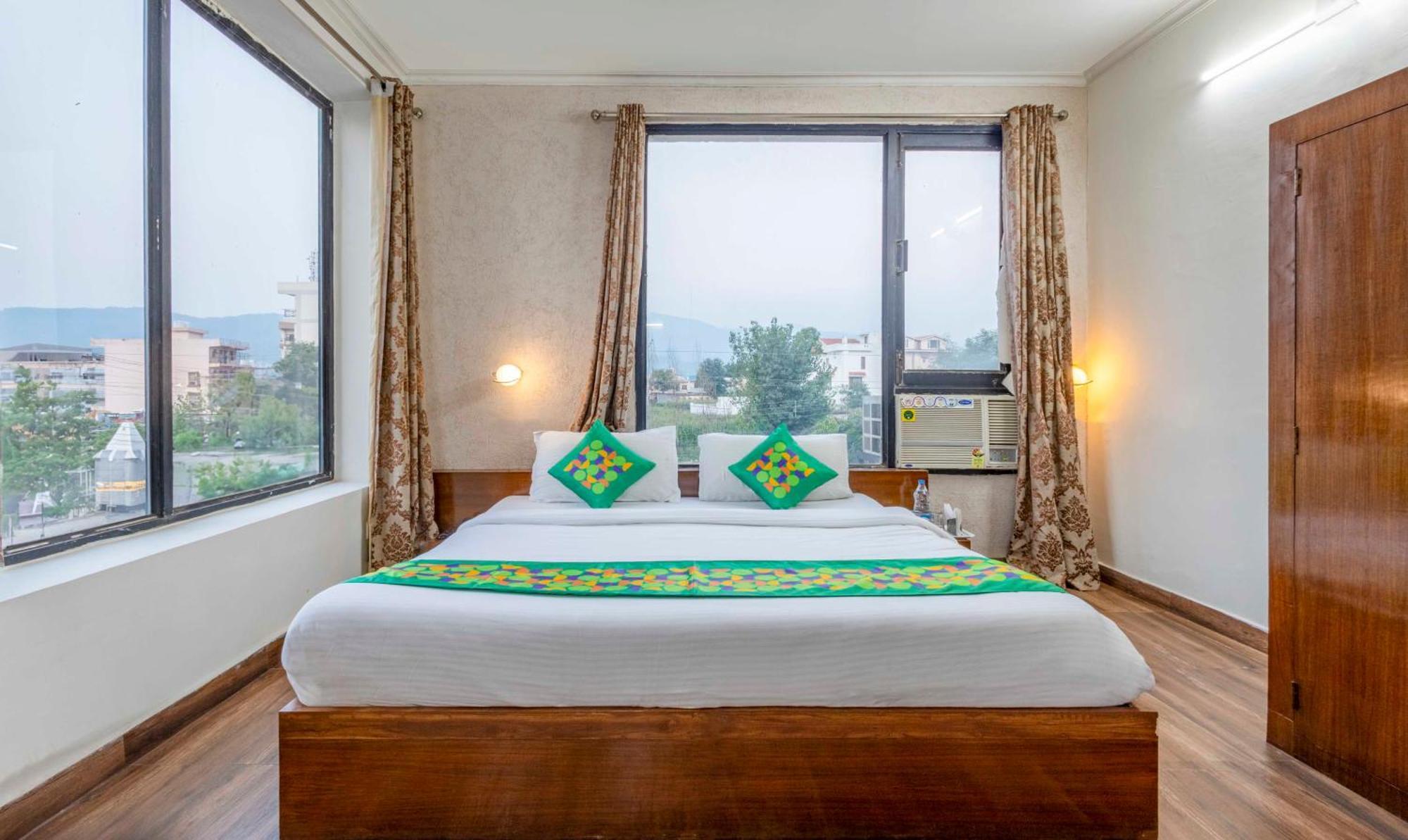 Treebo Maurice Hotel Baddi Exterior photo